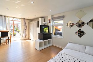 Garden Room Open Plan Living / Kitchen / Bedroom- click for photo gallery